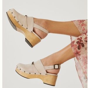 Silent D Georgia Slingback Clog. Worn a few times. Minor scuffs. See photos.